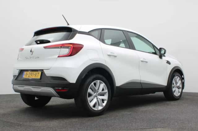 Renault Captur (2022) thumbnail 5