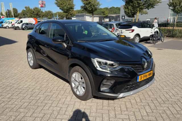 Renault Captur (2023) thumbnail 6