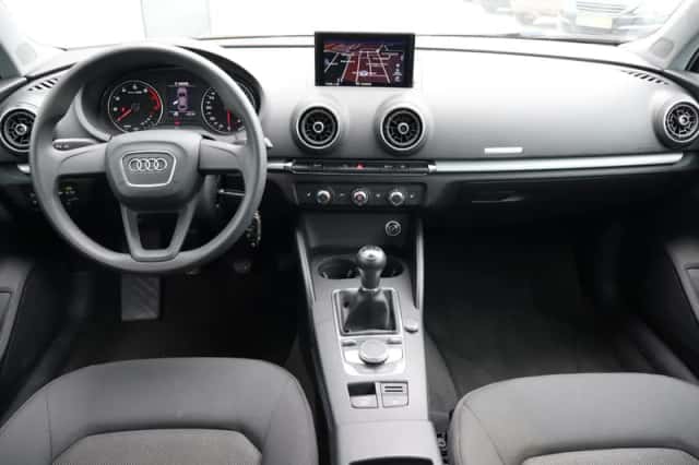 Audi A3 (2018) thumbnail 3