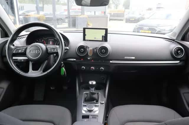 Audi A3 (2016) thumbnail 4