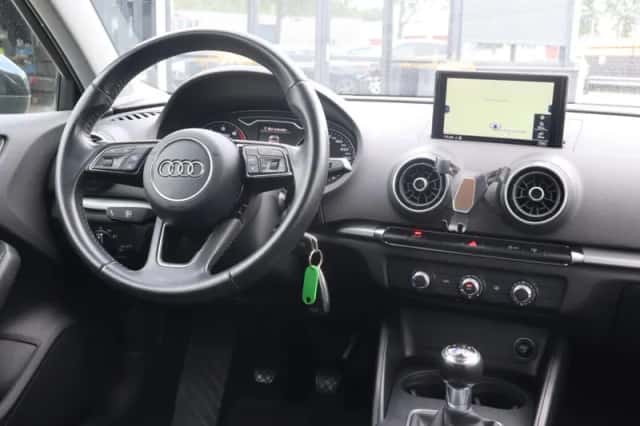 Audi A3 (2016) thumbnail 5