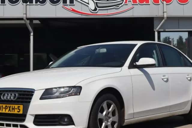 Audi A4 (2011) thumbnail 1