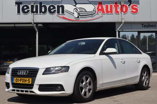 Audi A4 (2011) thumbnail 2