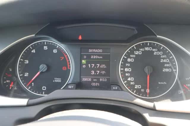 Audi A4 (2011) thumbnail 6