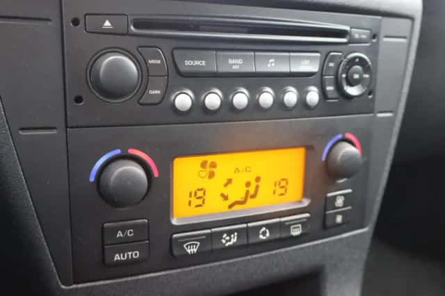 Citroën C4 (2008) thumbnail 6