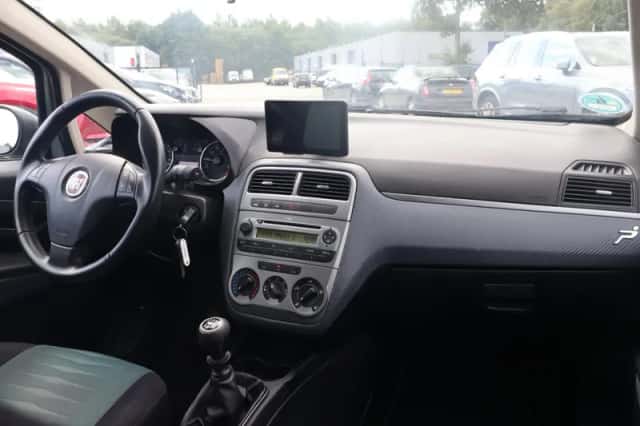 Fiat Grande Punto (2009) thumbnail 4