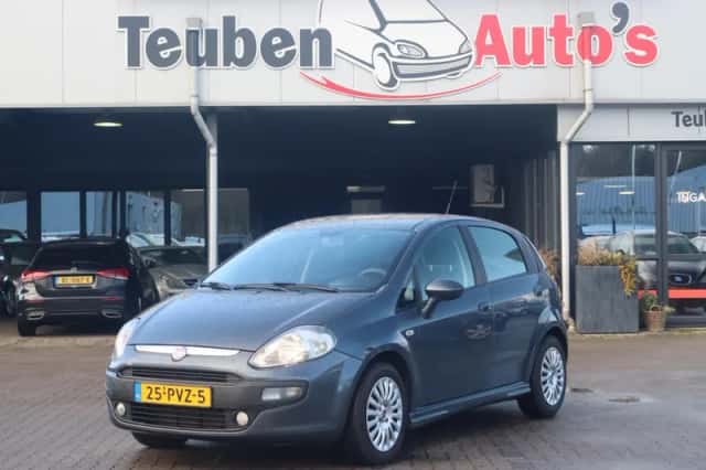 Fiat Punto (2011) thumbnail 2