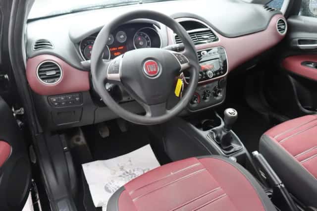 Fiat Punto (2011) thumbnail 3