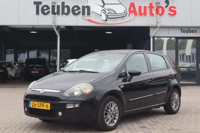 Fiat Punto (2011) thumbnail 2