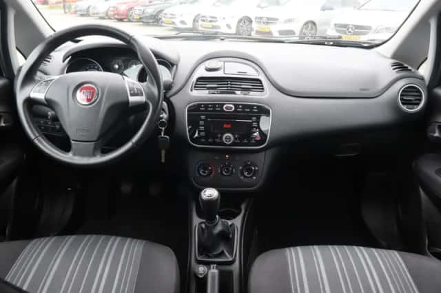 Fiat Punto (2011) thumbnail 4