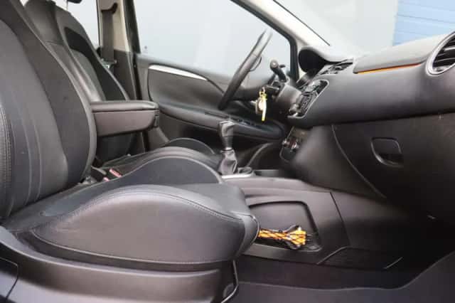 Fiat Punto (2010) thumbnail 3