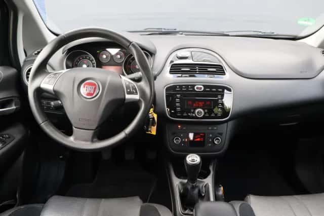 Fiat Punto (2010) thumbnail 4