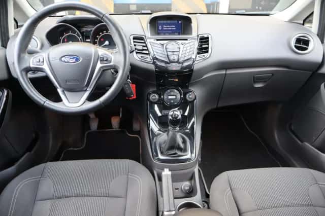 Ford Fiesta (2015) thumbnail 3