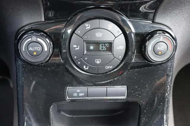 Ford Fiesta (2015) thumbnail 4