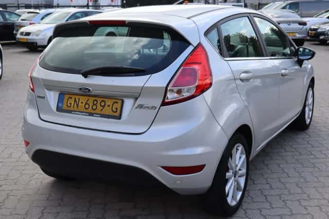 Ford Fiesta (2015) thumbnail 6