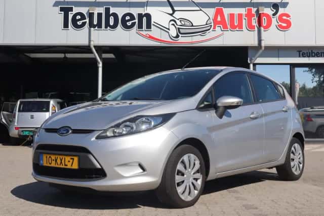 Ford Fiesta (2010) thumbnail 2