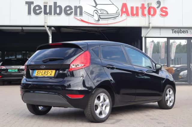 Ford Fiesta (2010) thumbnail 3
