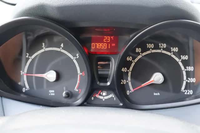 Ford Fiesta (2010) thumbnail 5