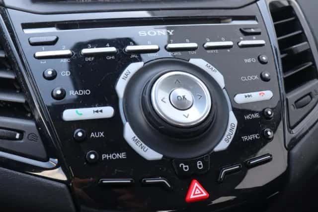 Ford Fiesta (2015) thumbnail 6