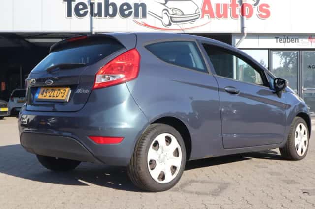 Ford Fiesta (2013) thumbnail 2