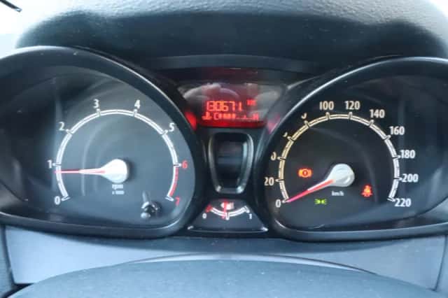 Ford Fiesta (2013) thumbnail 3