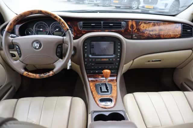Jaguar S-Type (2008) thumbnail 3