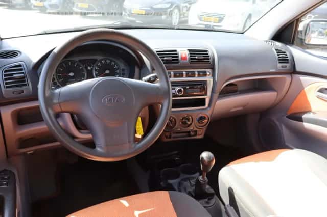 Kia Picanto (2005) thumbnail 4