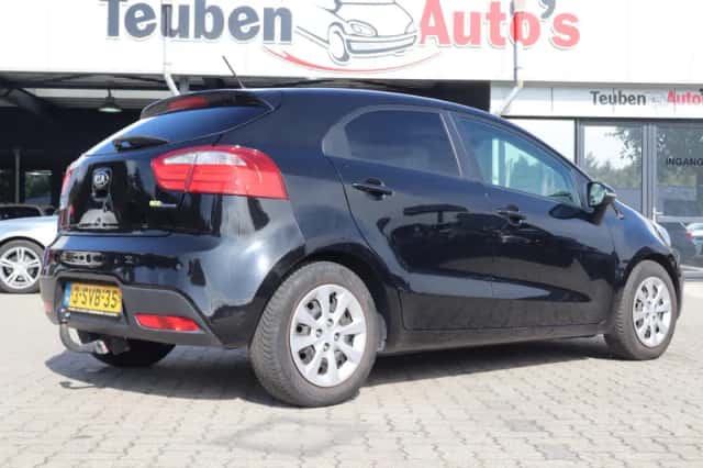 Kia Rio (2014) thumbnail 2