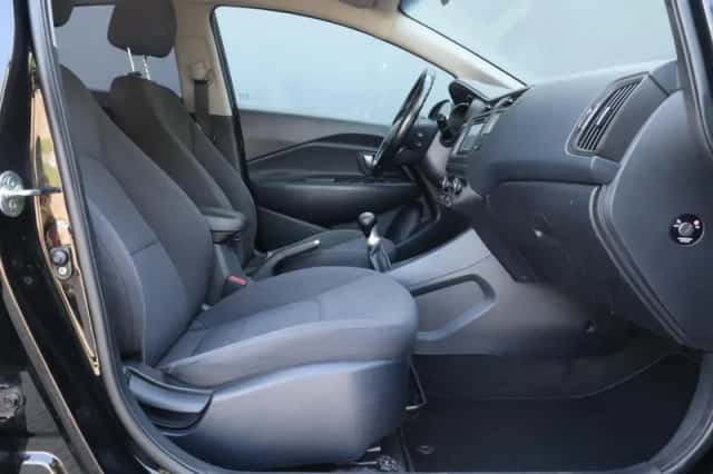 Kia Rio (2014) thumbnail 3