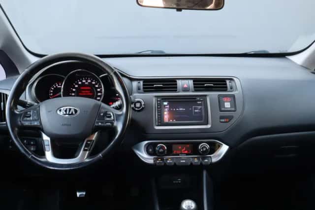 Kia Rio (2014) thumbnail 4