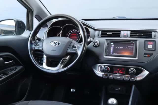 Kia Rio (2014) thumbnail 5