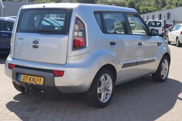 Kia Soul (2010) thumbnail 3