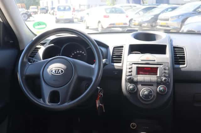 Kia Soul (2010) thumbnail 6
