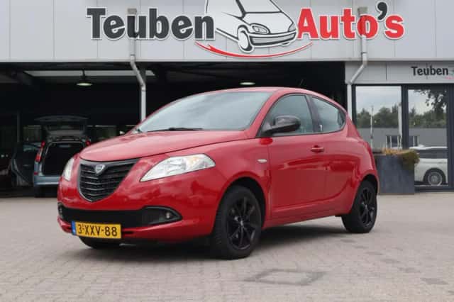 Lancia Ypsilon (2014) thumbnail 2