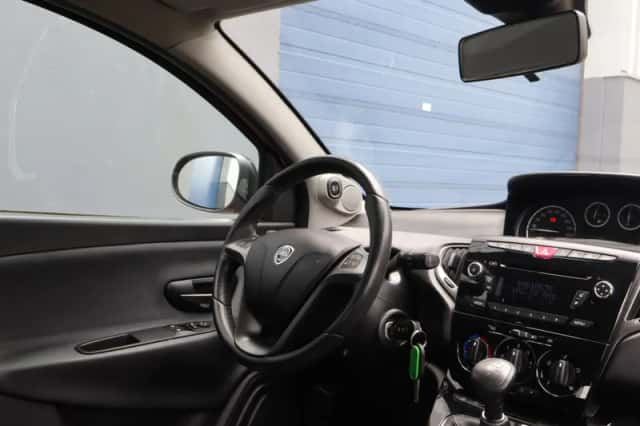Lancia Ypsilon (2014) thumbnail 6