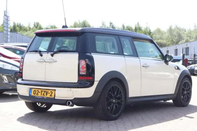 MINI Clubman (2012) thumbnail 3
