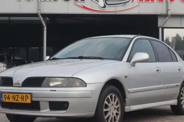 Mitsubishi Carisma (2004) thumbnail 1