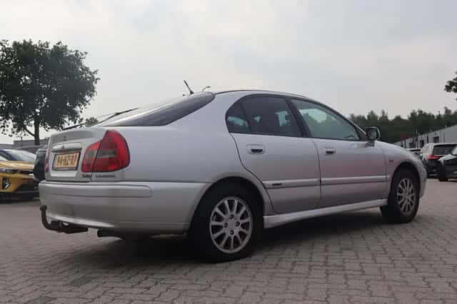 Mitsubishi Carisma (2004) thumbnail 3