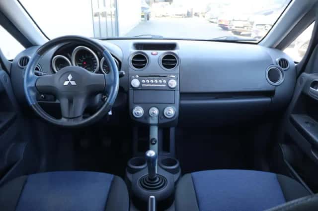 Mitsubishi Colt (2006) thumbnail 4