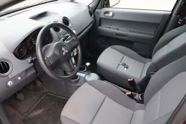 Mitsubishi Colt (2006) thumbnail 3