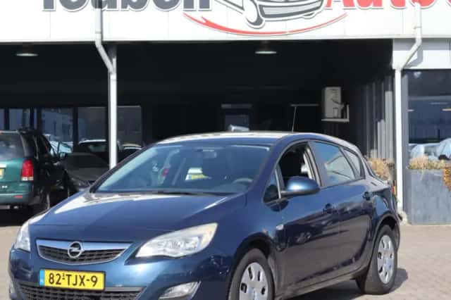 Opel Astra (2012) thumbnail 1