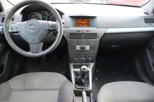 Opel Astra (2006) thumbnail 2