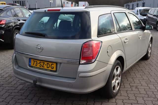 Opel Astra (2006) thumbnail 4