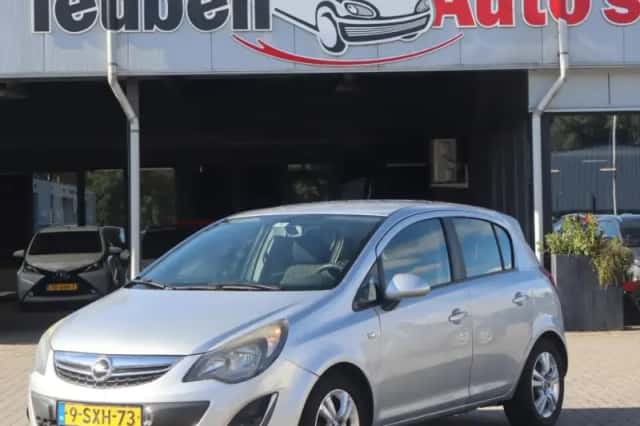 Opel Corsa (2013) thumbnail 1