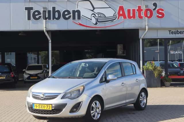 Opel Corsa (2013) thumbnail 2