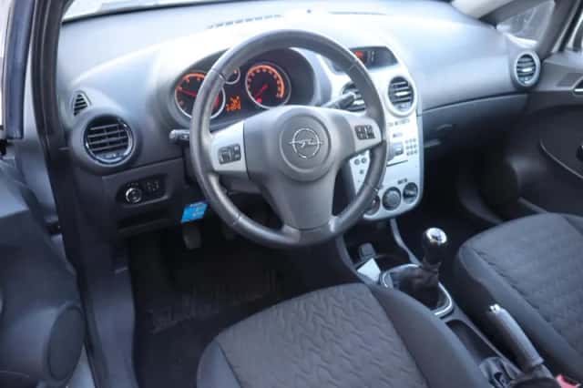 Opel Corsa (2013) thumbnail 6