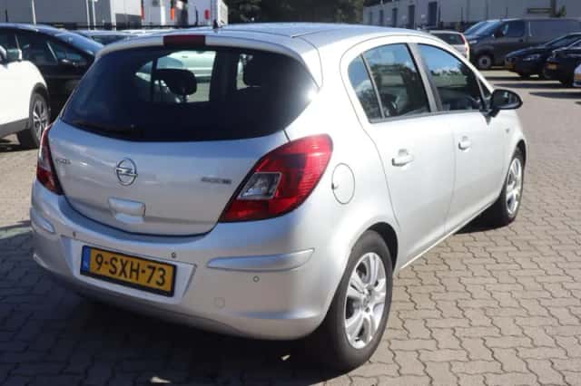 Opel Corsa (2013) thumbnail 6