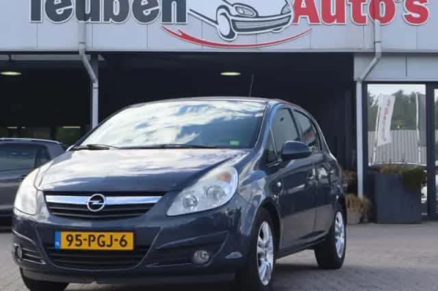 Opel Corsa (2010) thumbnail 1