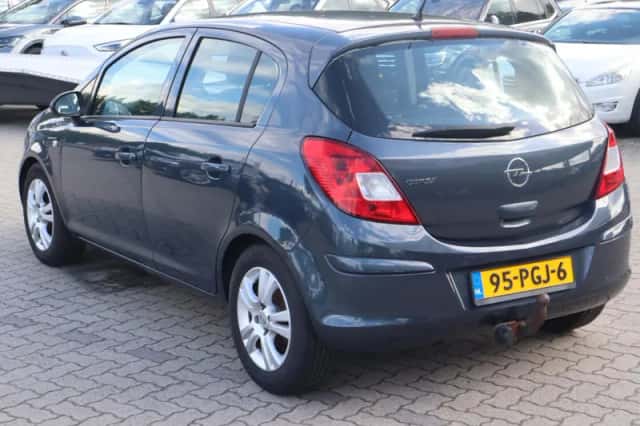 Opel Corsa (2010) thumbnail 4