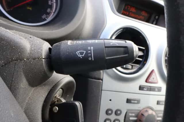 Opel Corsa (2010) thumbnail 6